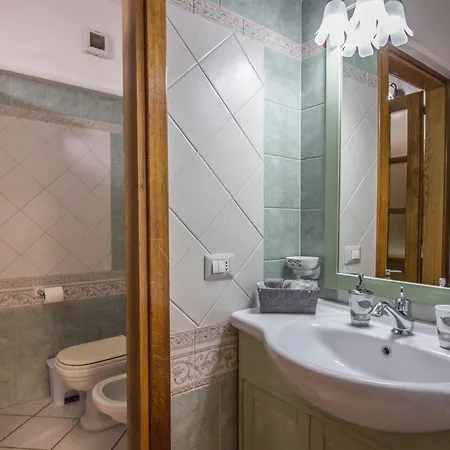 Guest Host - Saint Simplicio House *